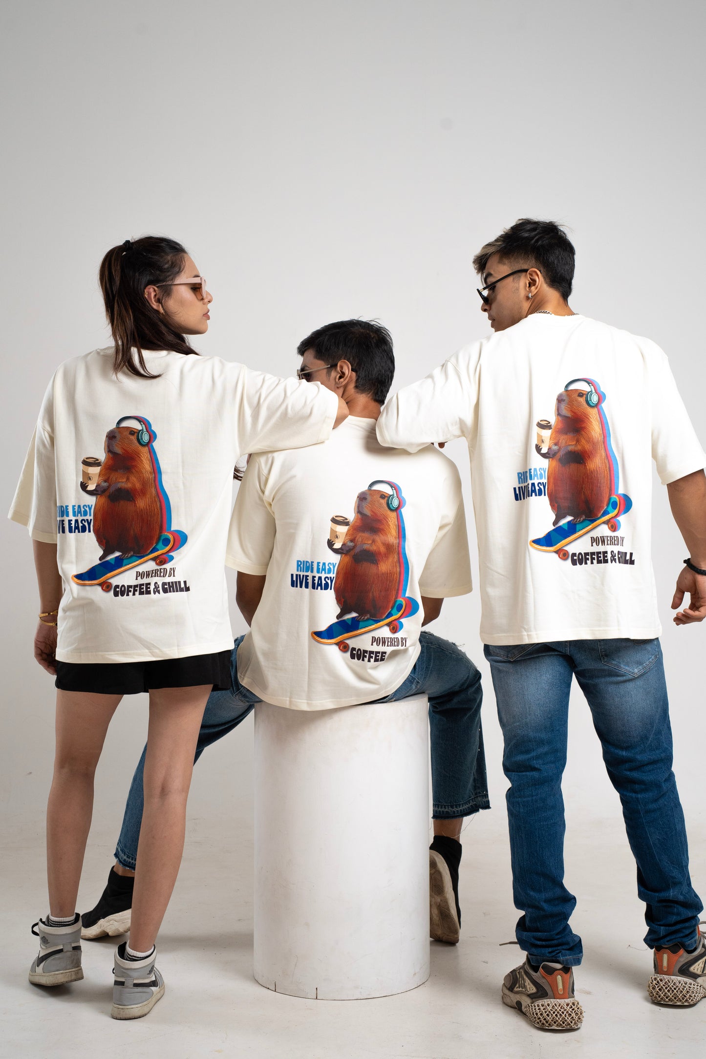 COFFEE AND CHILL OVERSIZE TSHIRT