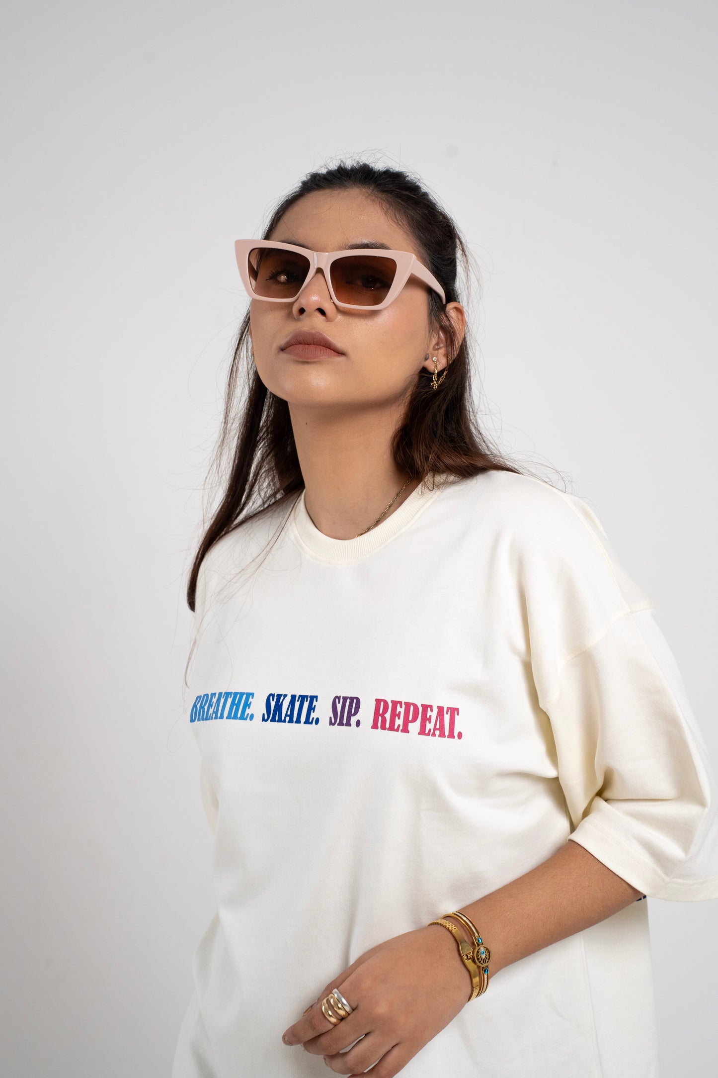 COFFEE AND CHILL OVERSIZE TSHIRT