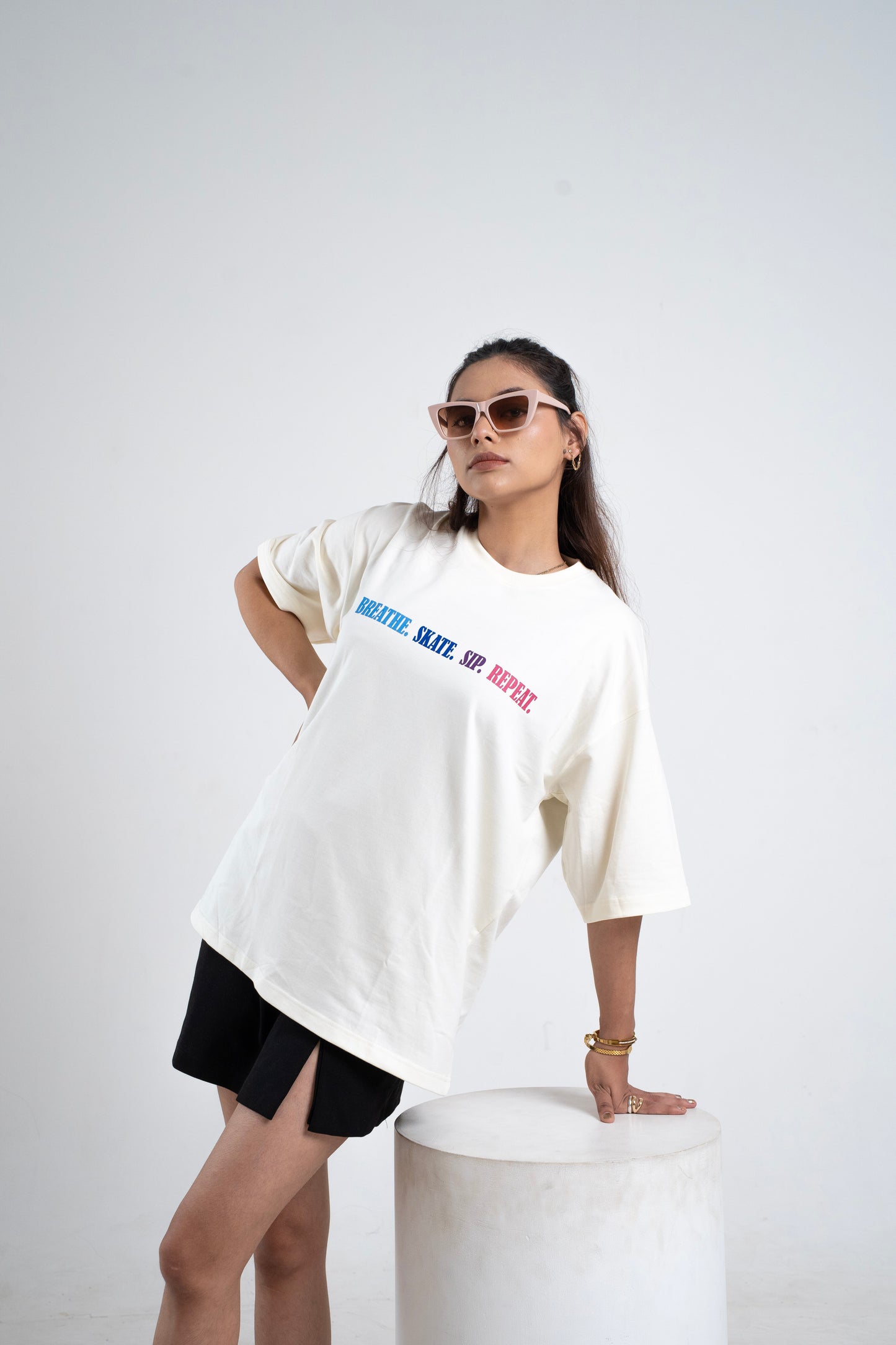 COFFEE AND CHILL OVERSIZE TSHIRT