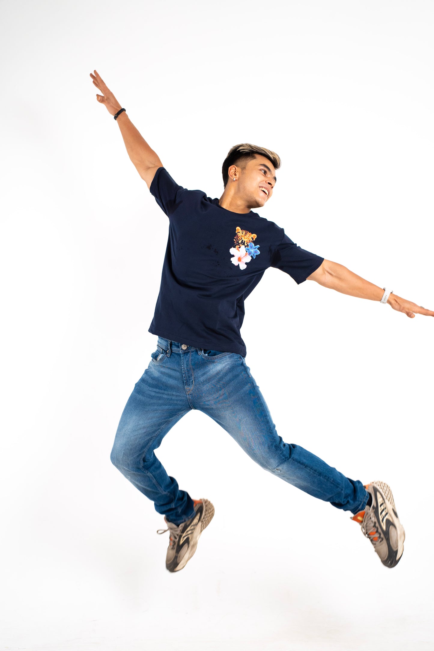 PRETTY WILD OVERSIZED TSHIRT